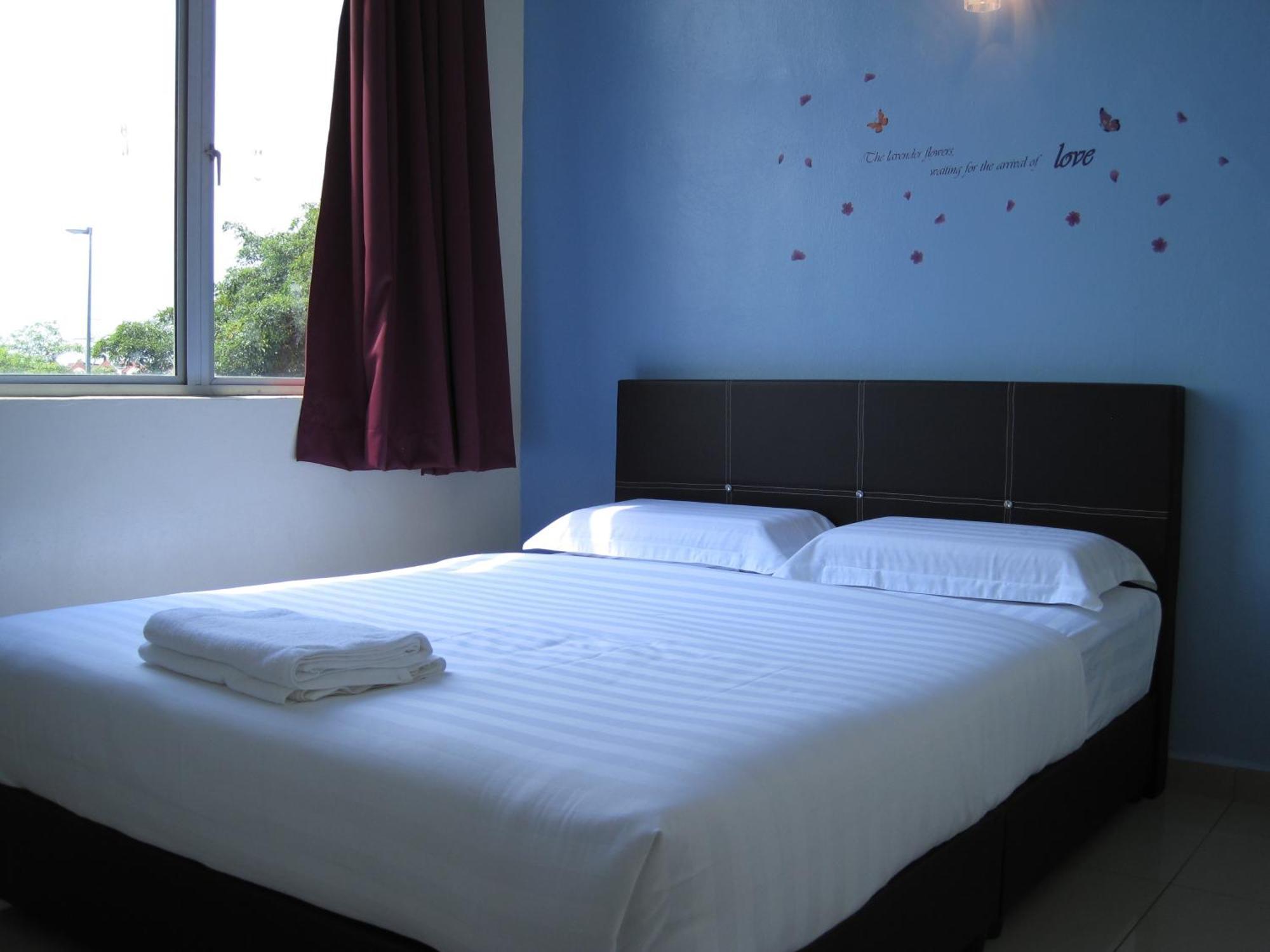 Max Inn Hotel Parit Raja Room photo